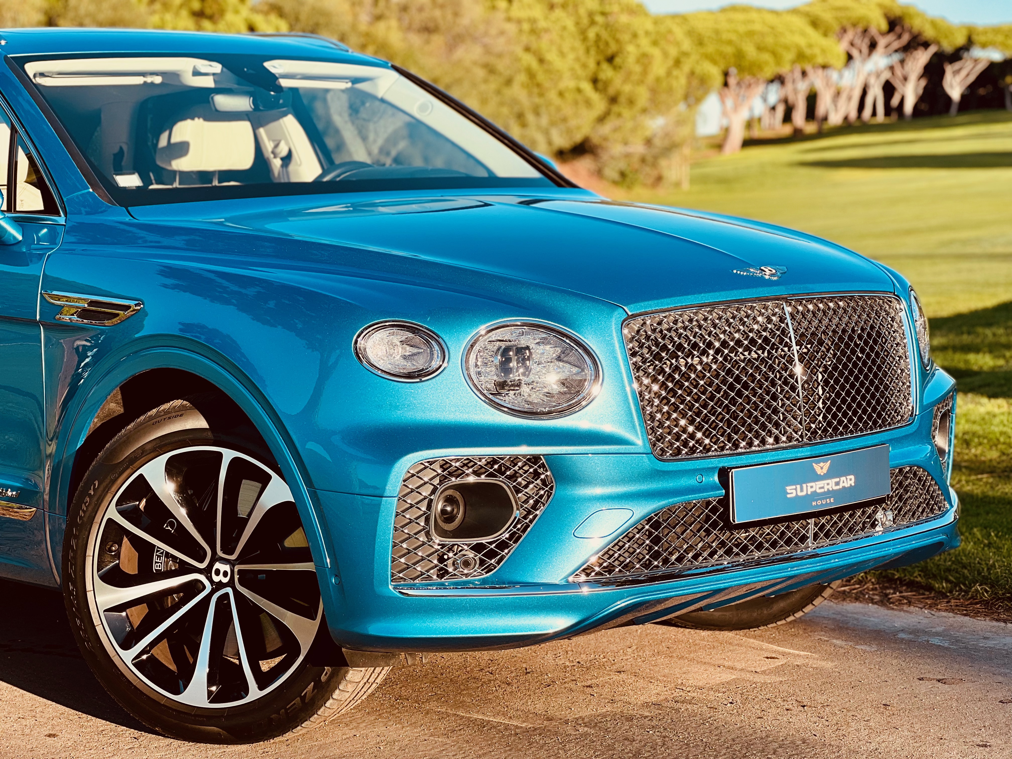 Bentley Bentayga V6 Hybrid
